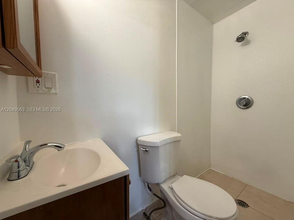 For Rent: $2,600 (3 beds, 2 baths, 1270 Square Feet)