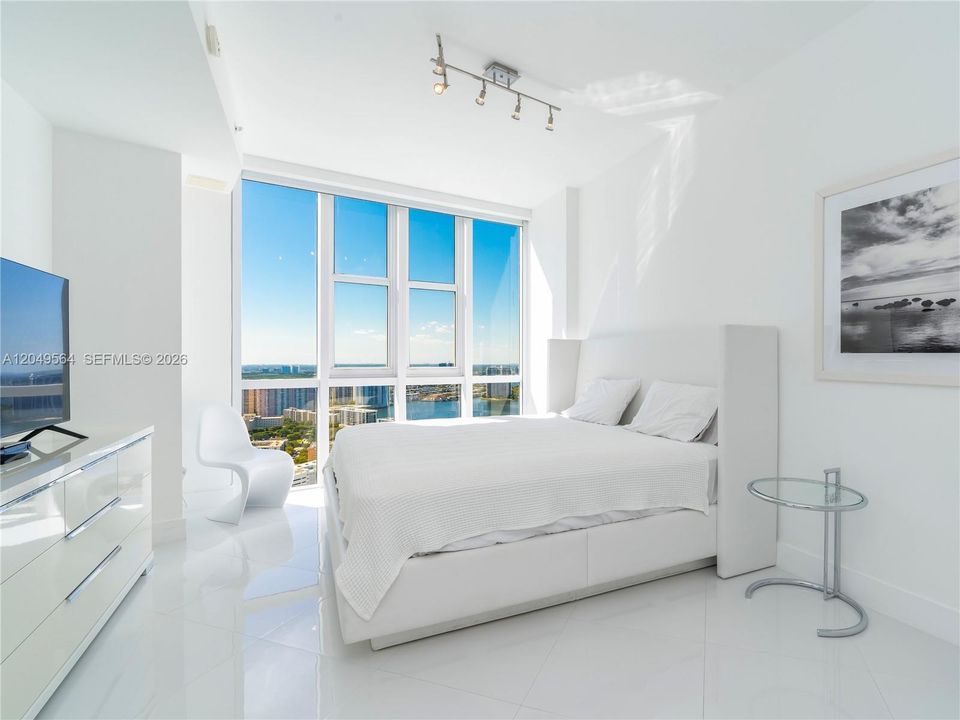 For Rent: $7,200 (2 beds, 2 baths, 1324 Square Feet)