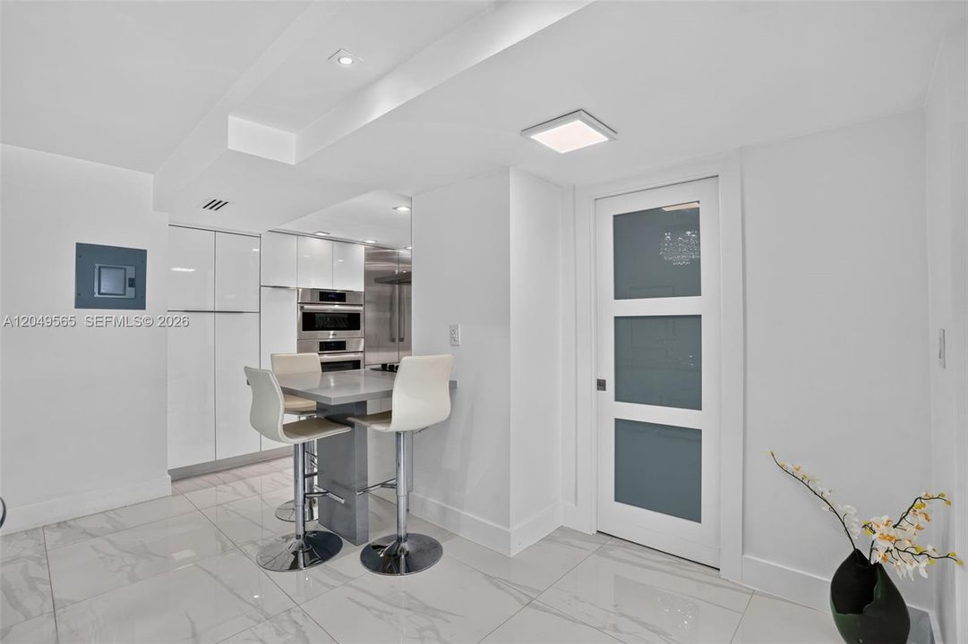 For Rent: $4,000 (2 beds, 2 baths, 1206 Square Feet)