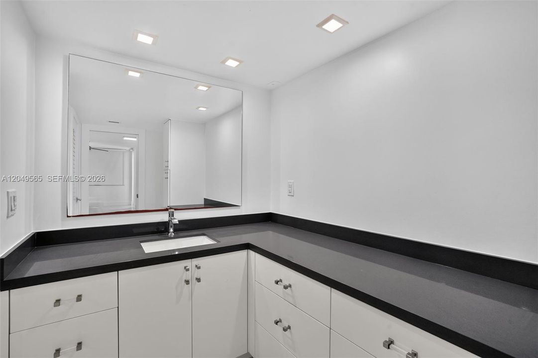 For Rent: $4,000 (2 beds, 2 baths, 1206 Square Feet)