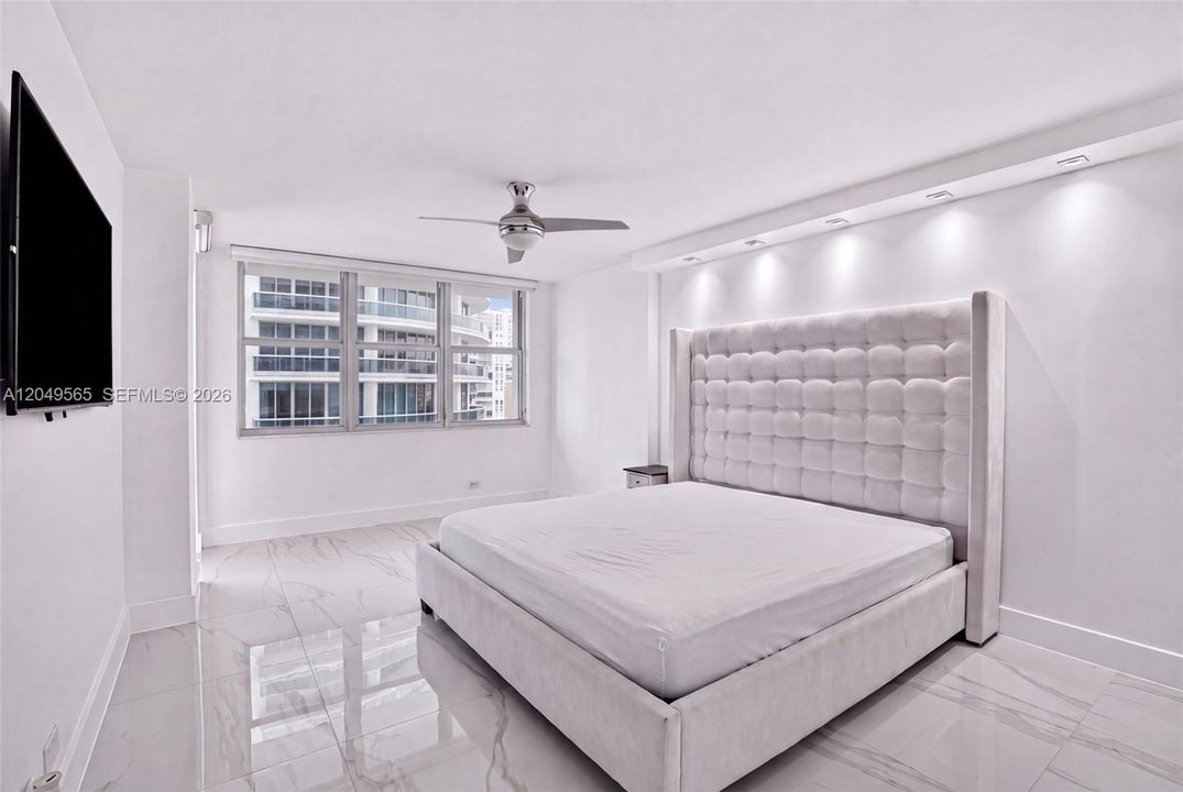 For Rent: $4,000 (2 beds, 2 baths, 1206 Square Feet)
