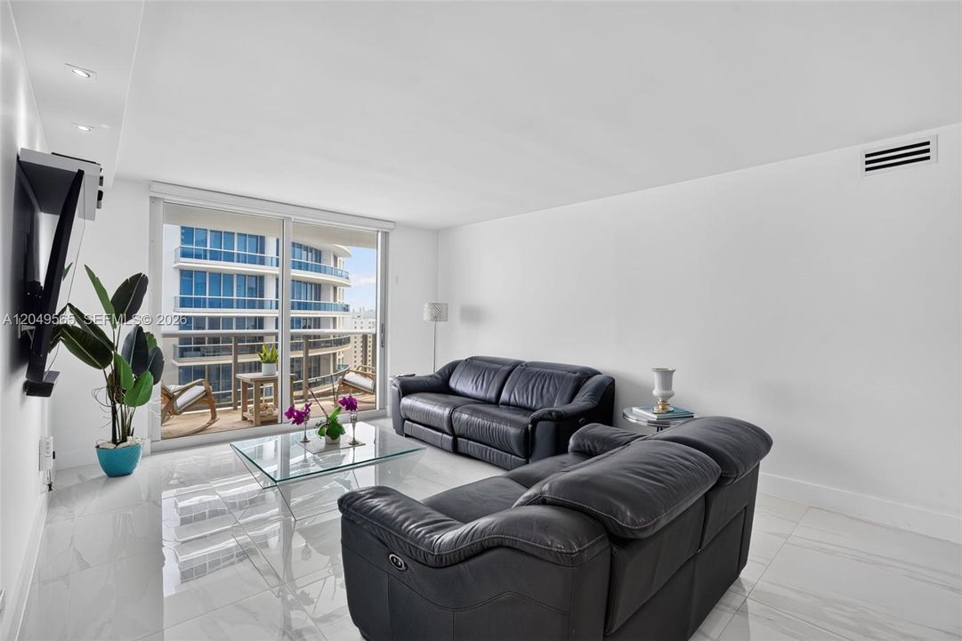 For Rent: $4,000 (2 beds, 2 baths, 1206 Square Feet)