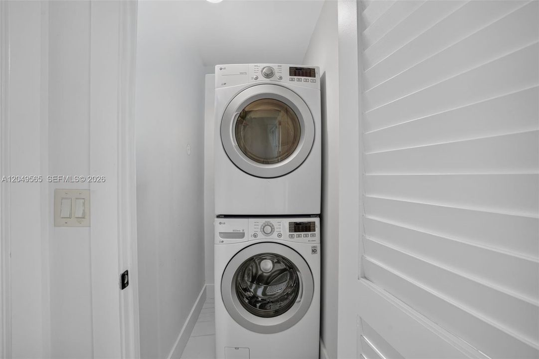 For Rent: $4,000 (2 beds, 2 baths, 1206 Square Feet)