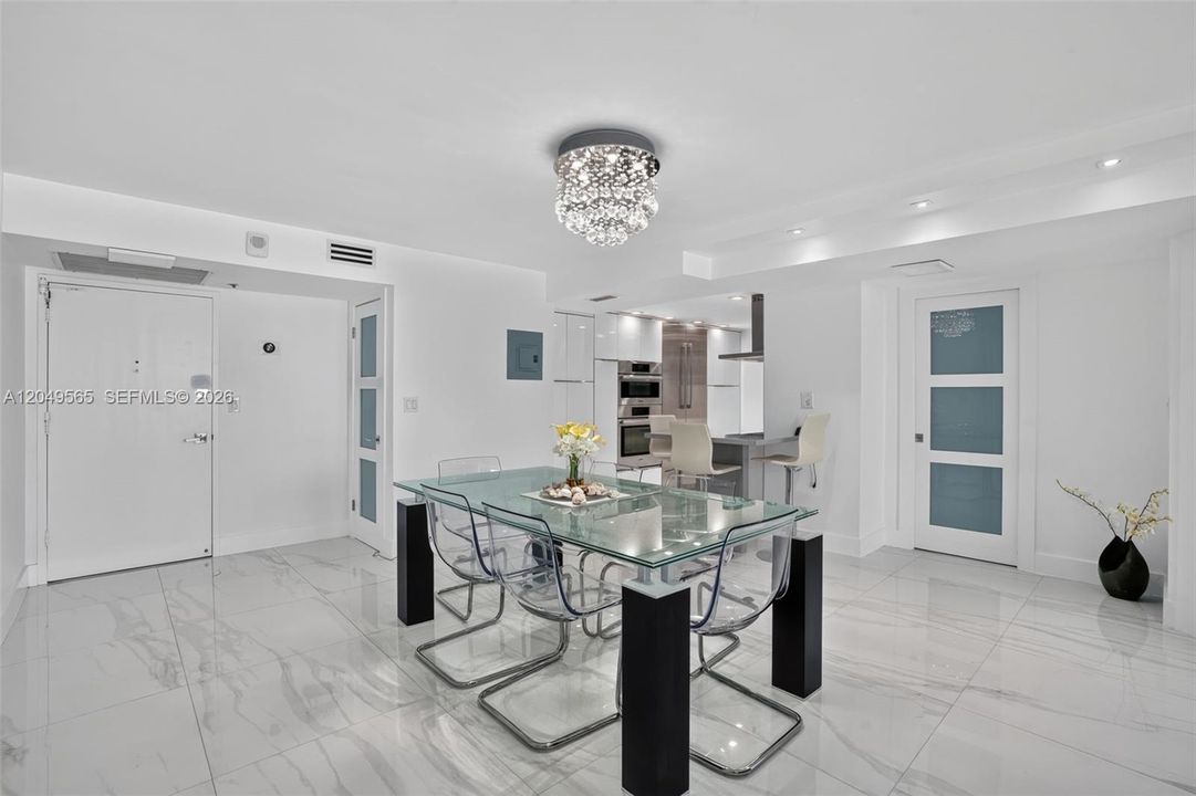 For Rent: $4,000 (2 beds, 2 baths, 1206 Square Feet)