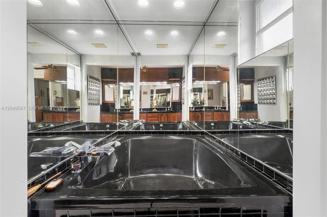 На продажу: $585,000 (3 спален, 2 ванн, 2003 Квадратных фут)