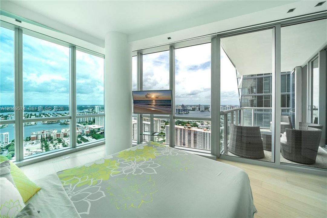 For Sale: $3,495,000 (4 beds, 4 baths, 2485 Square Feet)
