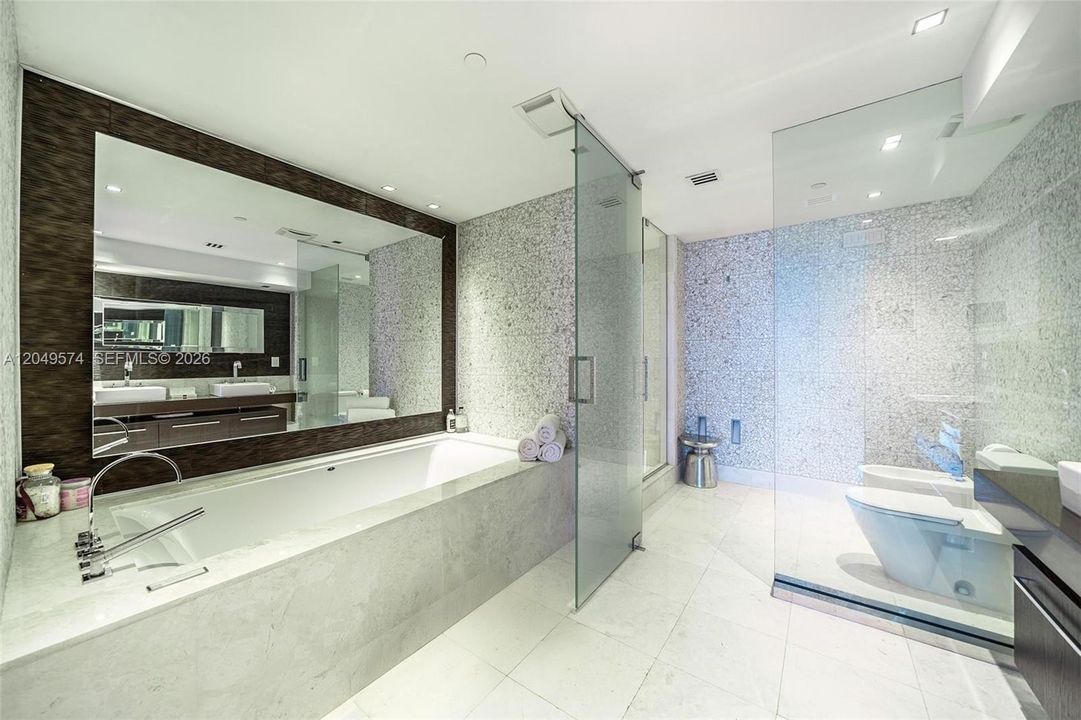 For Sale: $3,495,000 (4 beds, 4 baths, 2485 Square Feet)