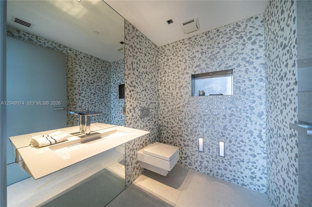 For Sale: $3,495,000 (4 beds, 4 baths, 2485 Square Feet)