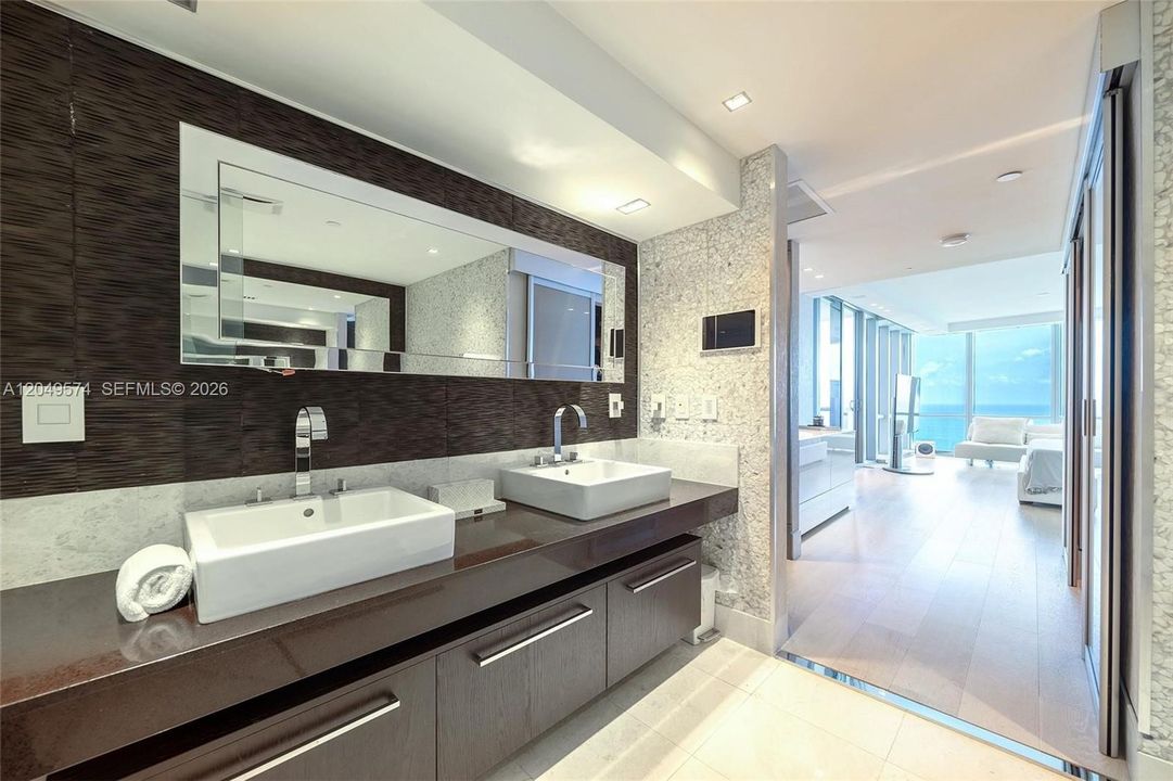 For Sale: $3,495,000 (4 beds, 4 baths, 2485 Square Feet)