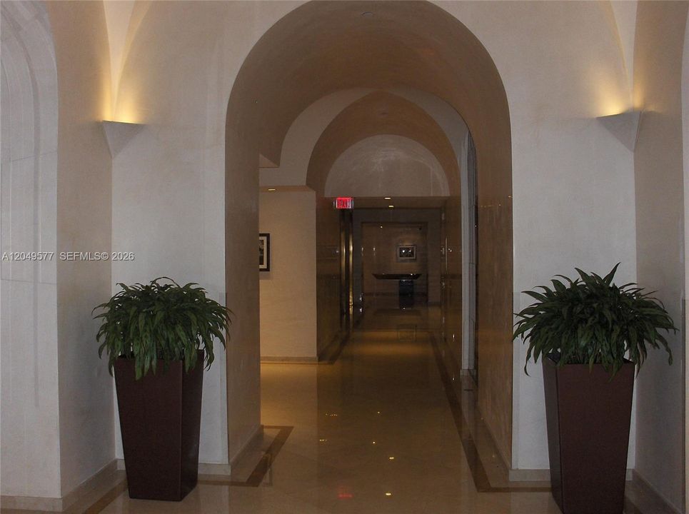 For Sale: $325,000 (1 beds, 1 baths, 1077 Square Feet)