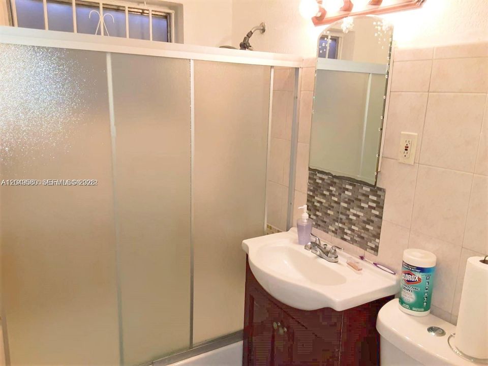 For Sale: $400,000 (3 beds, 2 baths, 864 Square Feet)