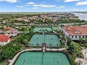 En Venta: $835,000 (4 camas, 3 baños, 2476 Pies cuadrados)