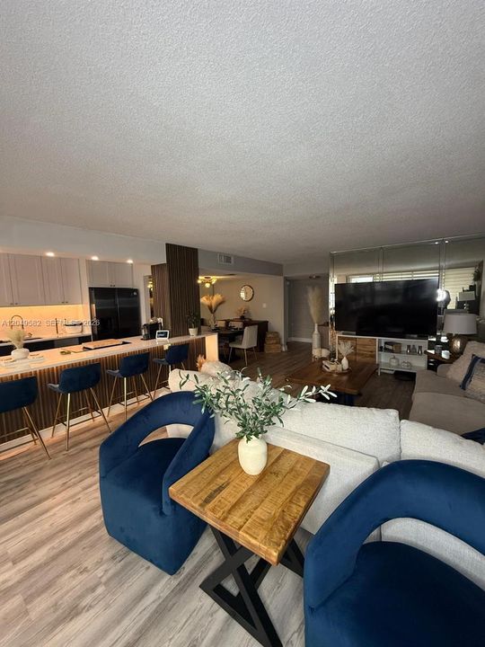 For Sale: $385,000 (2 beds, 2 baths, 1565 Square Feet)