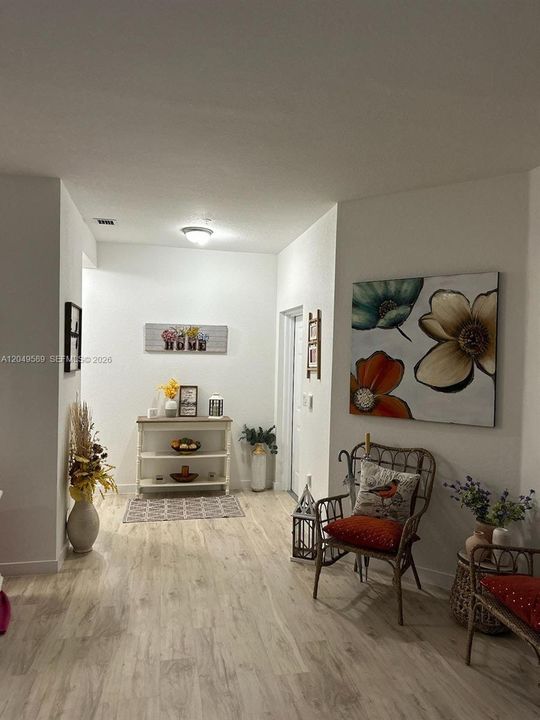 For Rent: $2,700 (3 beds, 2 baths, 1384 Square Feet)