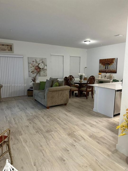 For Rent: $2,700 (3 beds, 2 baths, 1384 Square Feet)