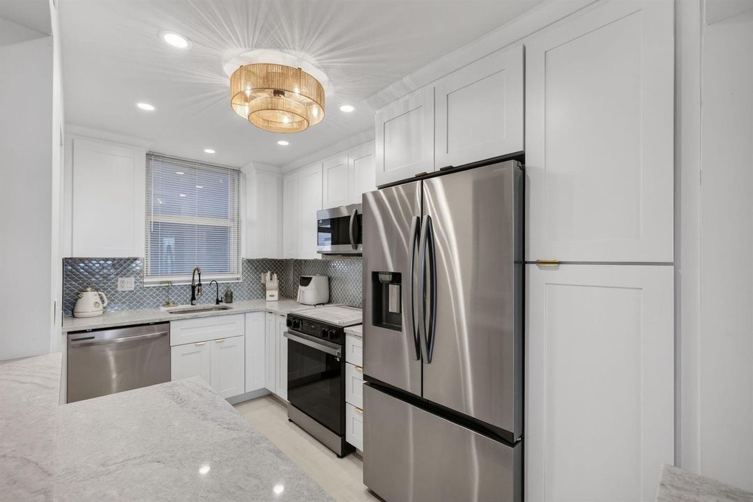 Kitchen Photo #2