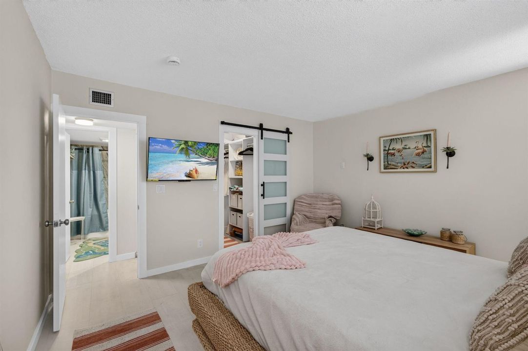 Bedroom Photo #1