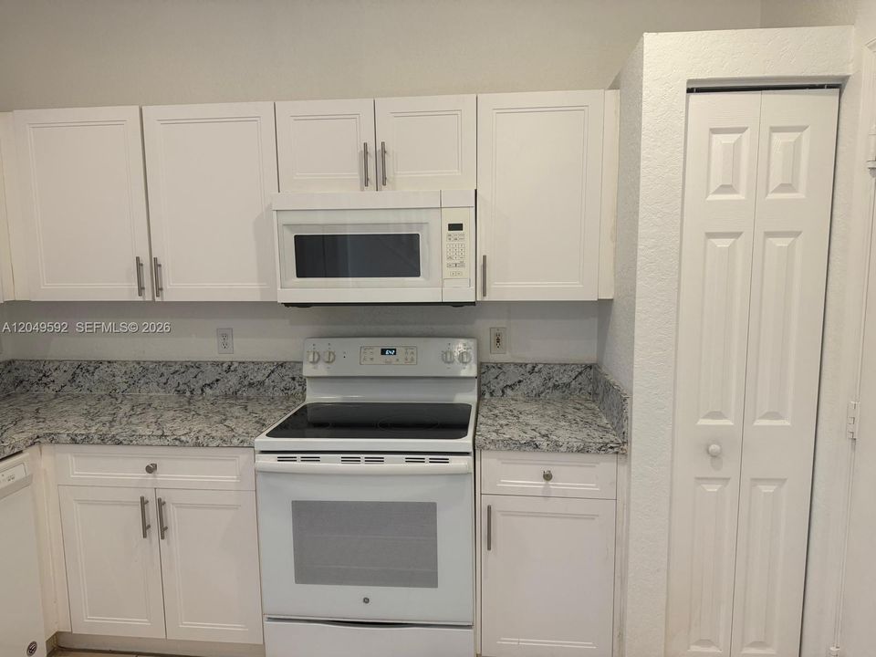 For Rent: $3,195 (3 beds, 2 baths, 1436 Square Feet)