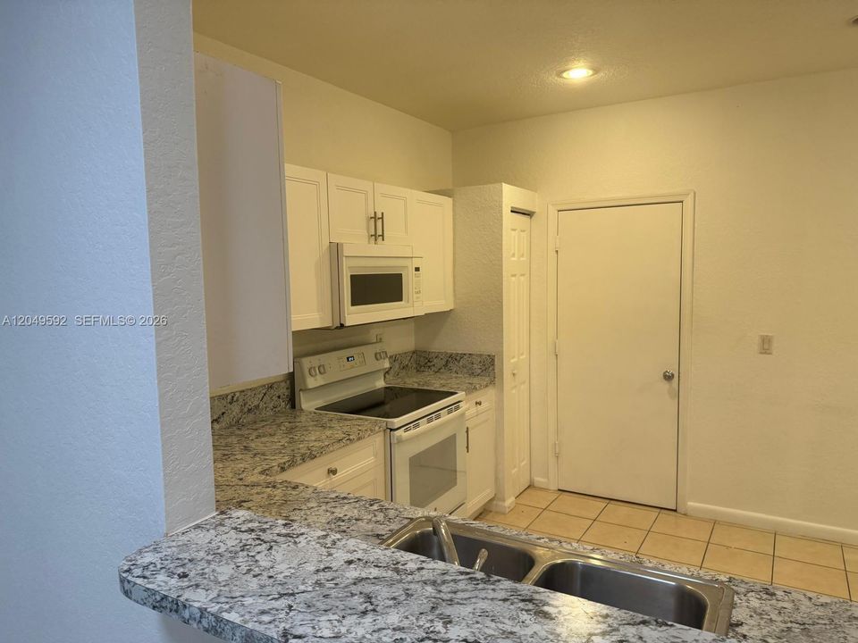 For Rent: $3,195 (3 beds, 2 baths, 1436 Square Feet)