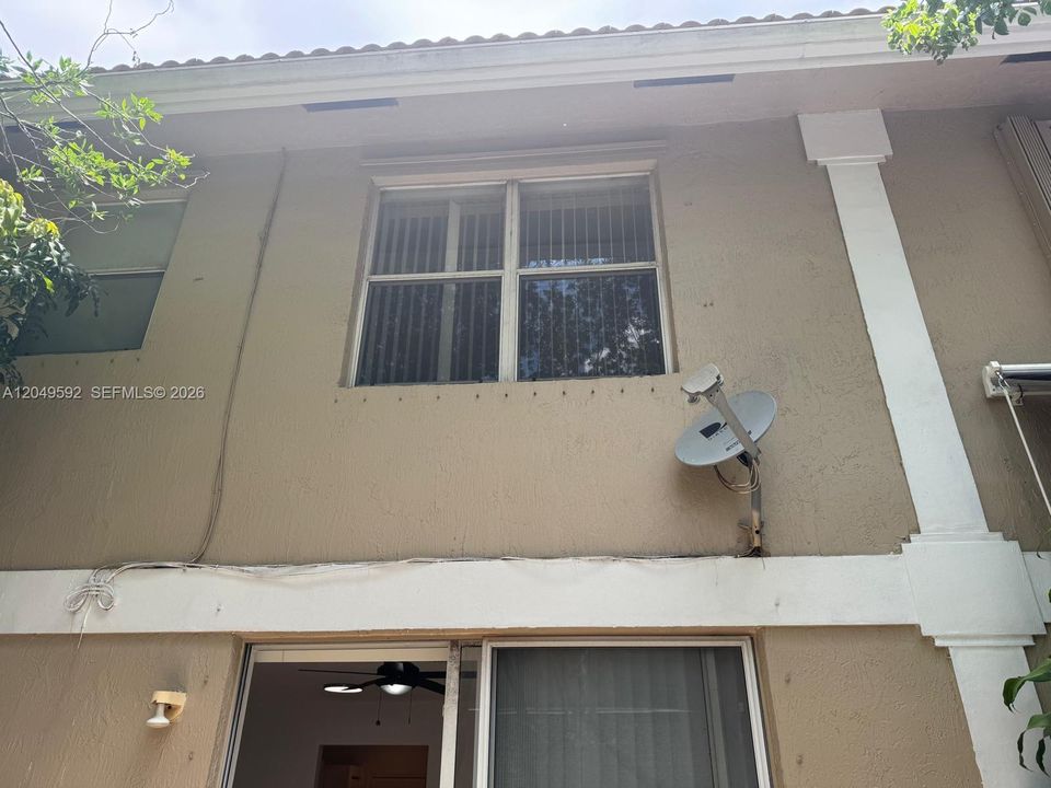 For Rent: $3,195 (3 beds, 2 baths, 1436 Square Feet)