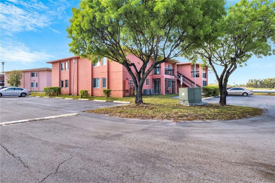For Rent: $2,650 (3 beds, 2 baths, 1085 Square Feet)