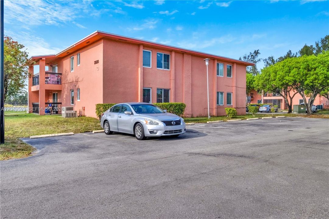 For Rent: $2,650 (3 beds, 2 baths, 1085 Square Feet)