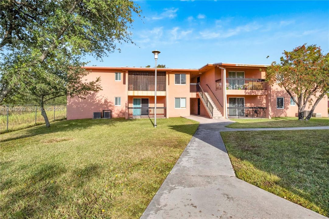 For Rent: $2,650 (3 beds, 2 baths, 1085 Square Feet)