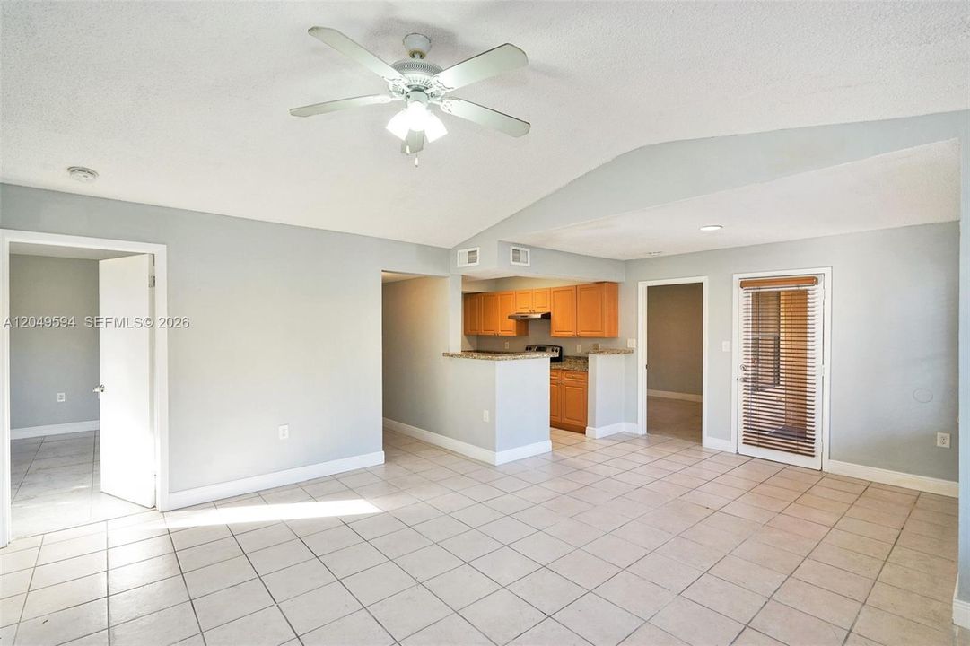 For Rent: $2,400 (2 beds, 2 baths, 979 Square Feet)