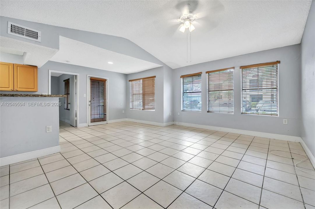 For Rent: $2,400 (2 beds, 2 baths, 979 Square Feet)
