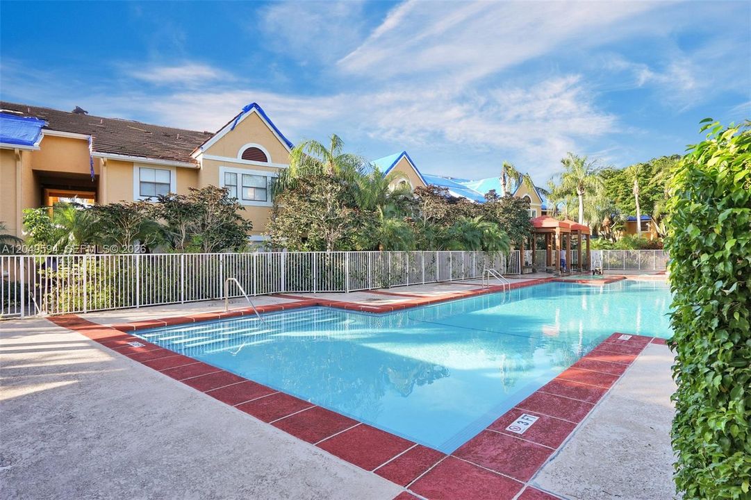 For Rent: $2,400 (2 beds, 2 baths, 979 Square Feet)