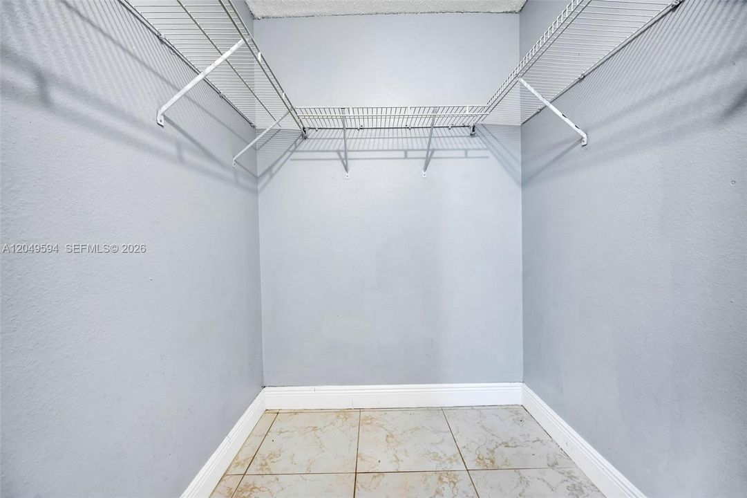 For Rent: $2,400 (2 beds, 2 baths, 979 Square Feet)