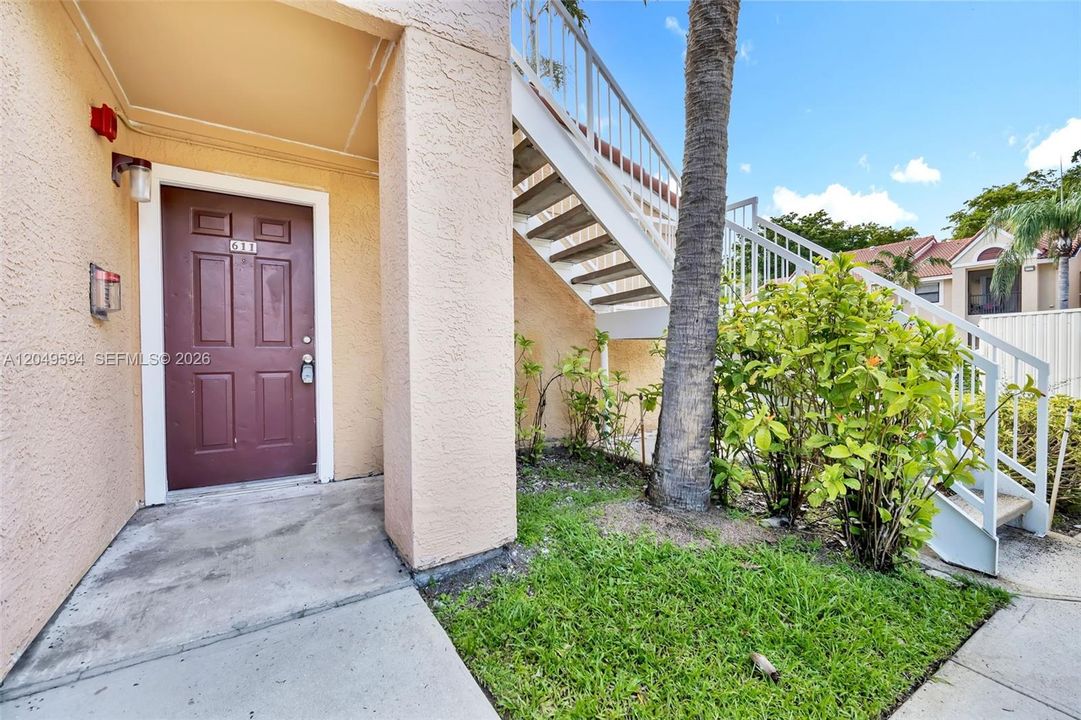 For Rent: $2,400 (2 beds, 2 baths, 979 Square Feet)