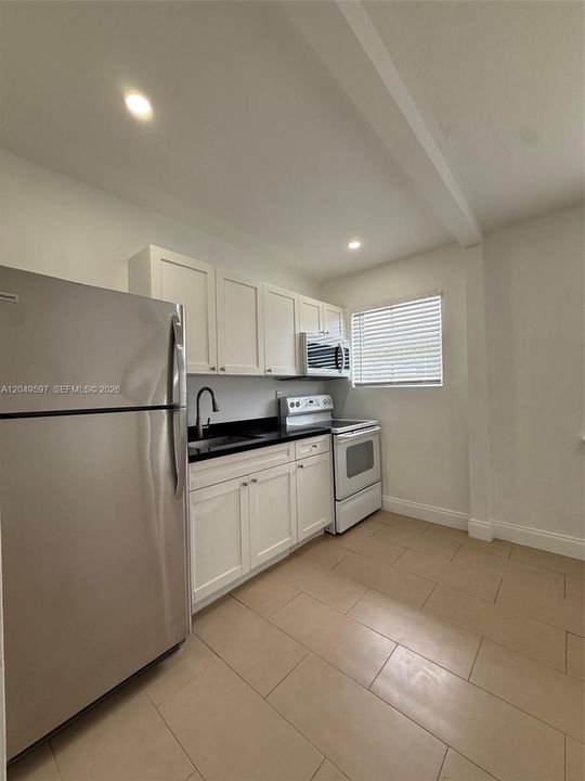 For Rent: $1,800 (1 beds, 1 baths, 1758 Square Feet)