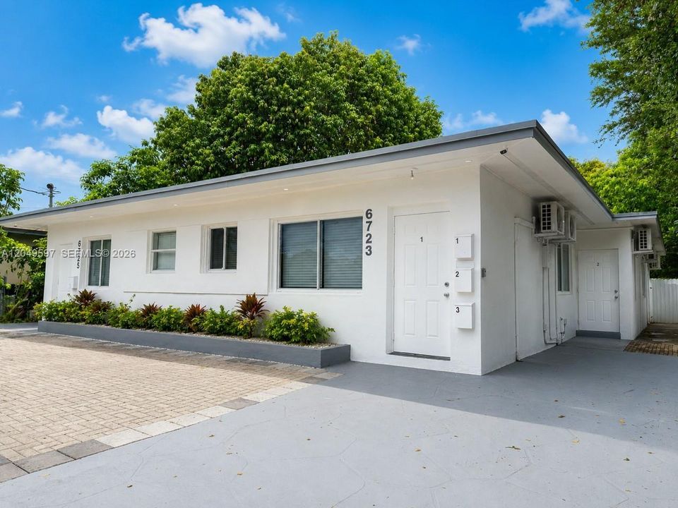 For Rent: $1,800 (1 beds, 1 baths, 1758 Square Feet)