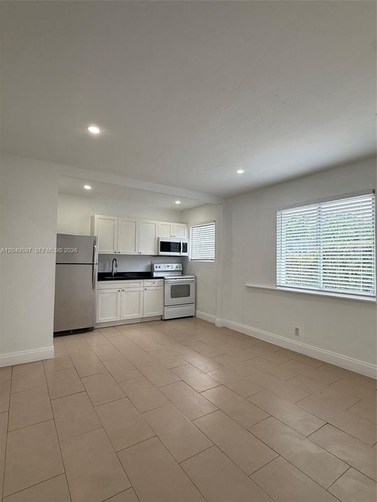 For Rent: $1,800 (1 beds, 1 baths, 1758 Square Feet)