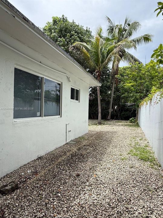 For Rent: $1,800 (1 beds, 1 baths, 1758 Square Feet)