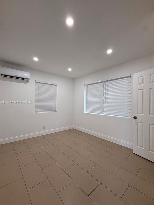 For Rent: $1,800 (1 beds, 1 baths, 1758 Square Feet)