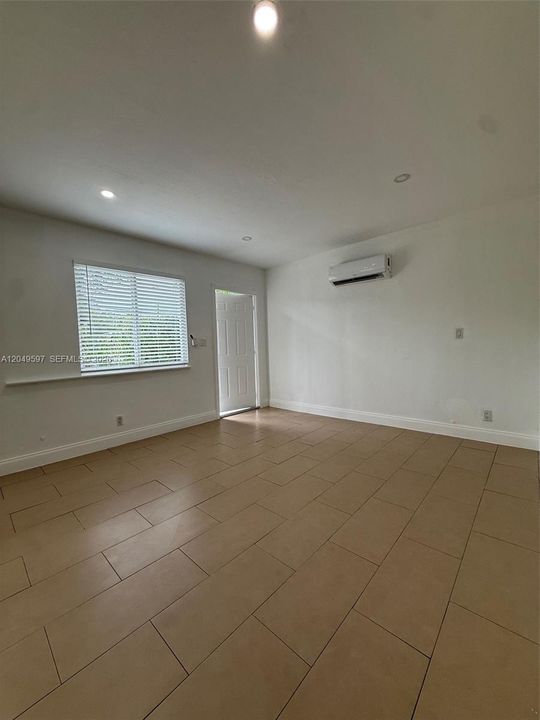 For Rent: $1,800 (1 beds, 1 baths, 1758 Square Feet)