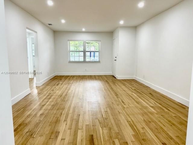 В аренду: $4,200 (3 спален, 2 ванн, 1228 Квадратных фут)