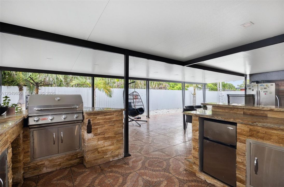 En Venta: $725,000 (4 camas, 2 baños, 1425 Pies cuadrados)