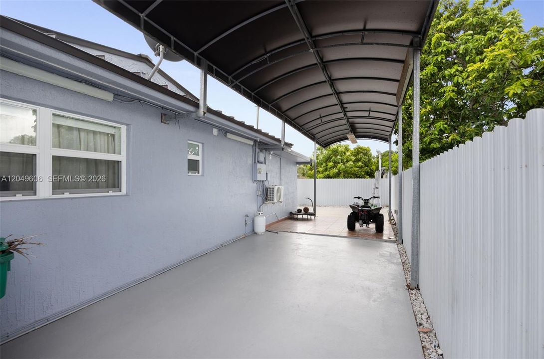 En Venta: $725,000 (4 camas, 2 baños, 1425 Pies cuadrados)