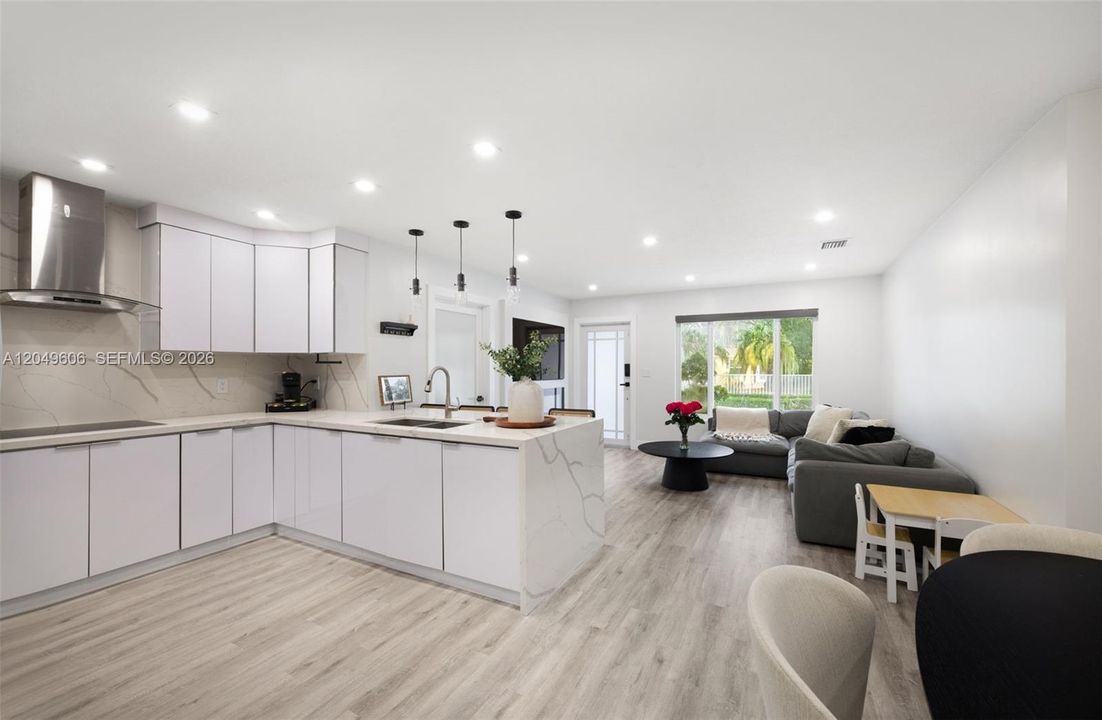 En Venta: $725,000 (4 camas, 2 baños, 1425 Pies cuadrados)