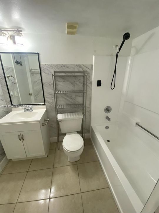For Rent: $2,100 (2 beds, 2 baths, 877 Square Feet)