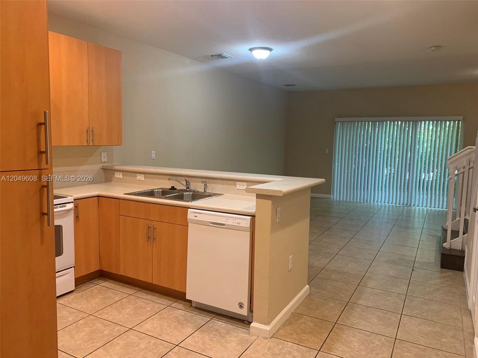 For Rent: $2,495 (3 beds, 2 baths, 1487 Square Feet)