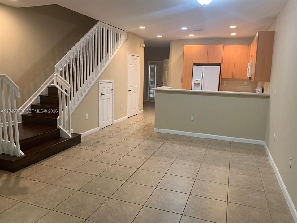 For Rent: $2,495 (3 beds, 2 baths, 1487 Square Feet)