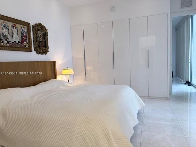 For Rent: $5,750 (1 beds, 1 baths, 930 Square Feet)