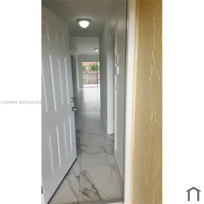 For Rent: $2,200 (3 beds, 2 baths, 964 Square Feet)