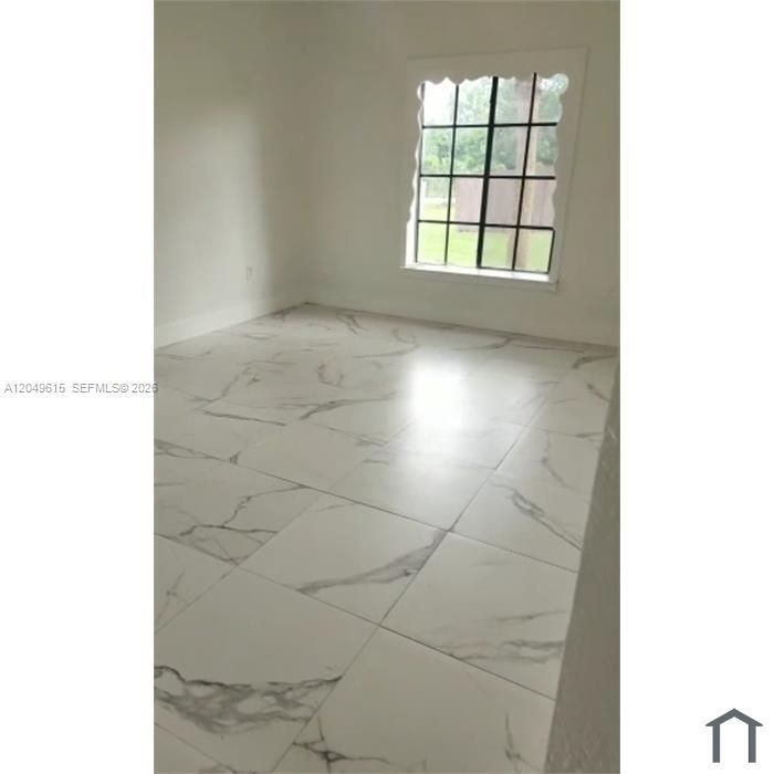 For Rent: $2,200 (3 beds, 2 baths, 964 Square Feet)