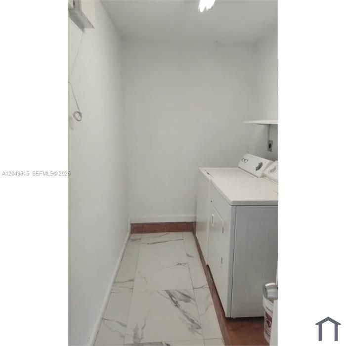 For Rent: $2,200 (3 beds, 2 baths, 964 Square Feet)
