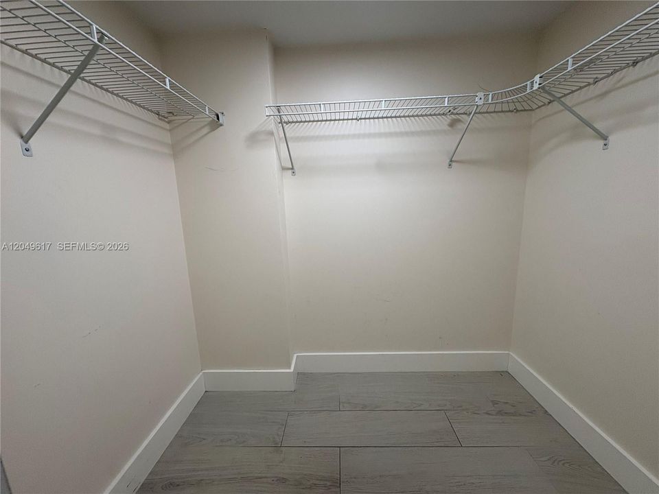 For Rent: $2,000 (1 beds, 1 baths, 847 Square Feet)